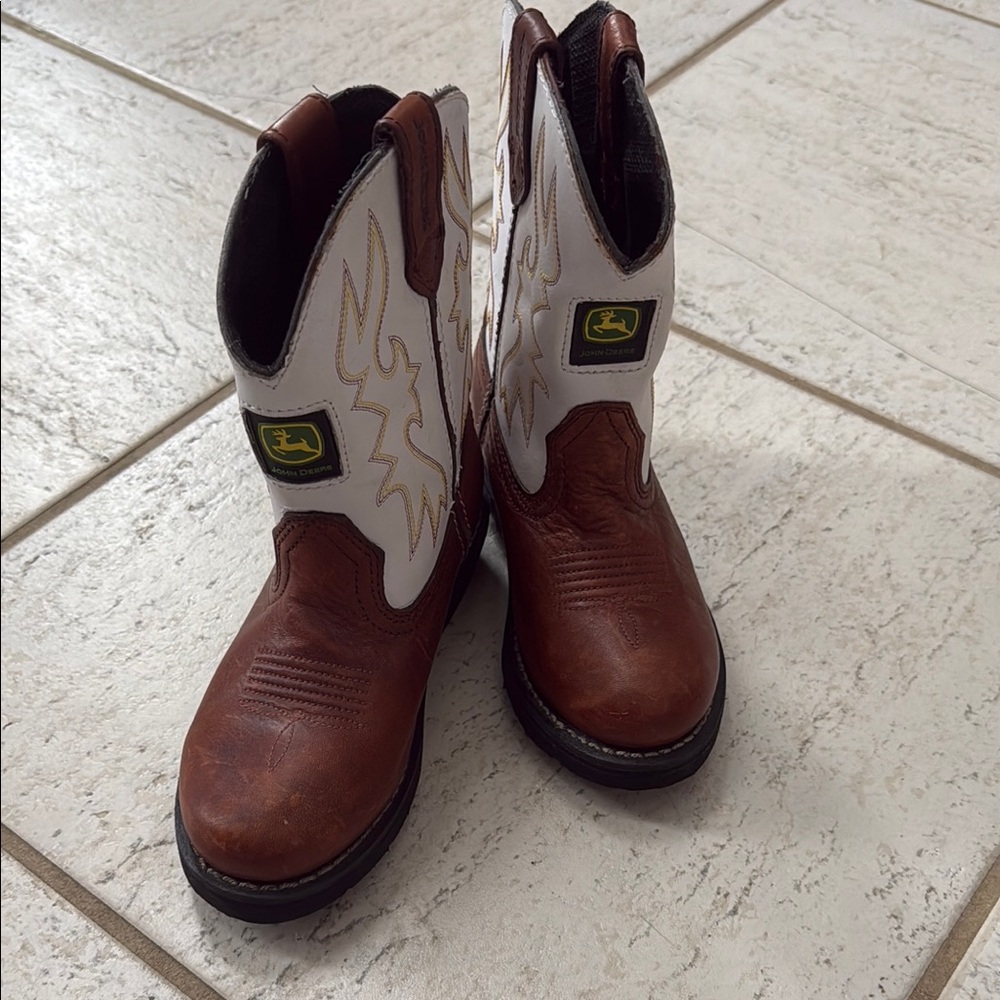 John Deere Western Boots in Brown and White